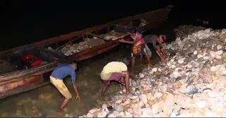 লুণ্ঠিত সাদা পাথর উদ্ধারে যৌথবাহিনীর রাতভর অভিযান, পরে জব্দকৃত পাথর প্রতিস্থাপন